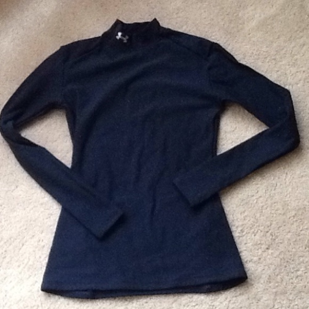 Navy under armour layering piece in s
